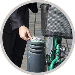 Poser la carte sur la borne